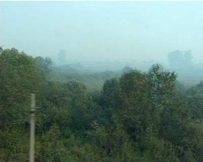 Везде горят леса, все затянуто дымом, выглядит страшненько.
